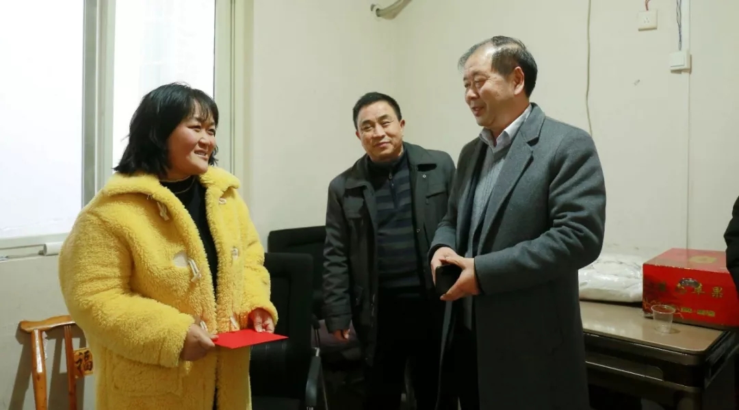 湖北2121非凡集团持久关注社会上的穷困弱势群体 湖北2121非凡集团持久关注社会上的穷困弱势群体